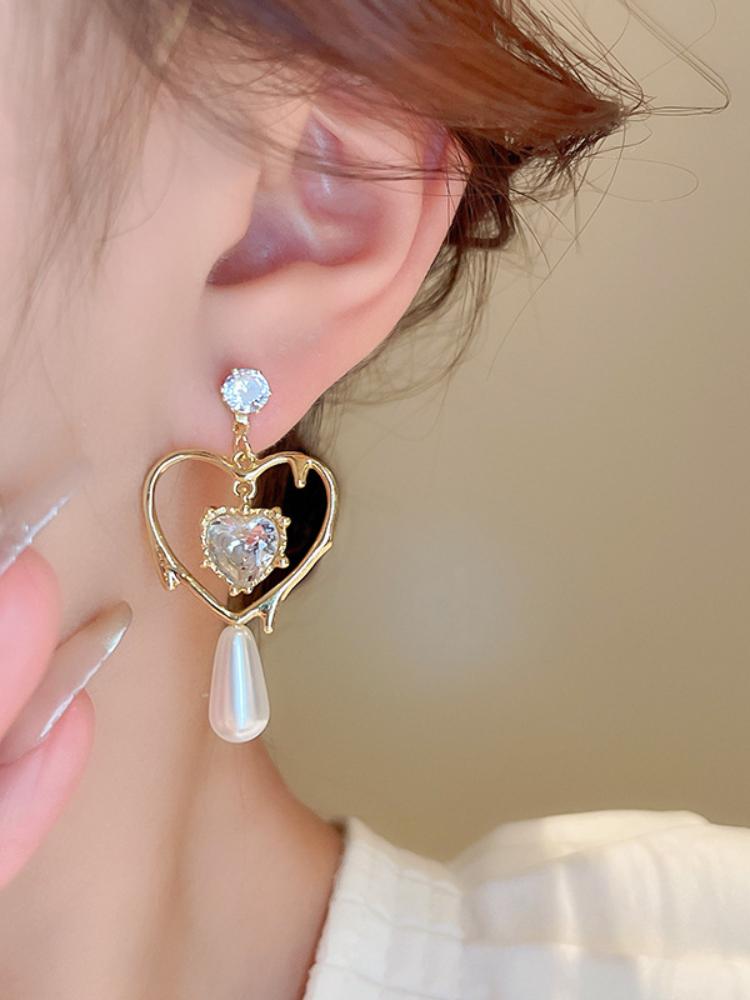 Love Hollow Pearl Earrings