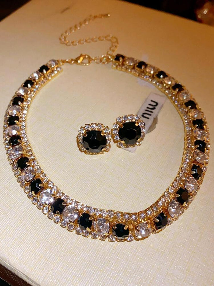 Diamond-encrusted Round Geometric Stud Earrings Necklace Set
