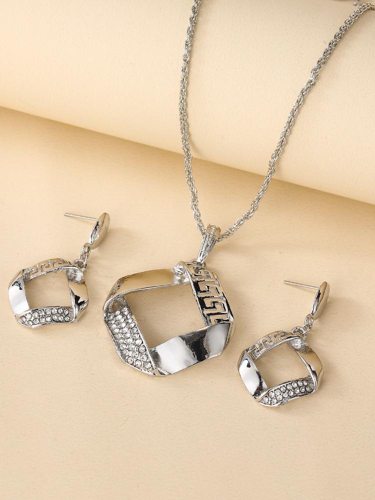 Golden White Color Hollow Necklace Earrings Set